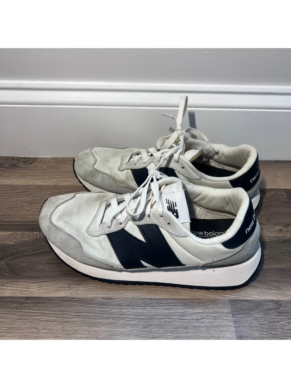 New Balance Sneakers M8.5/W10